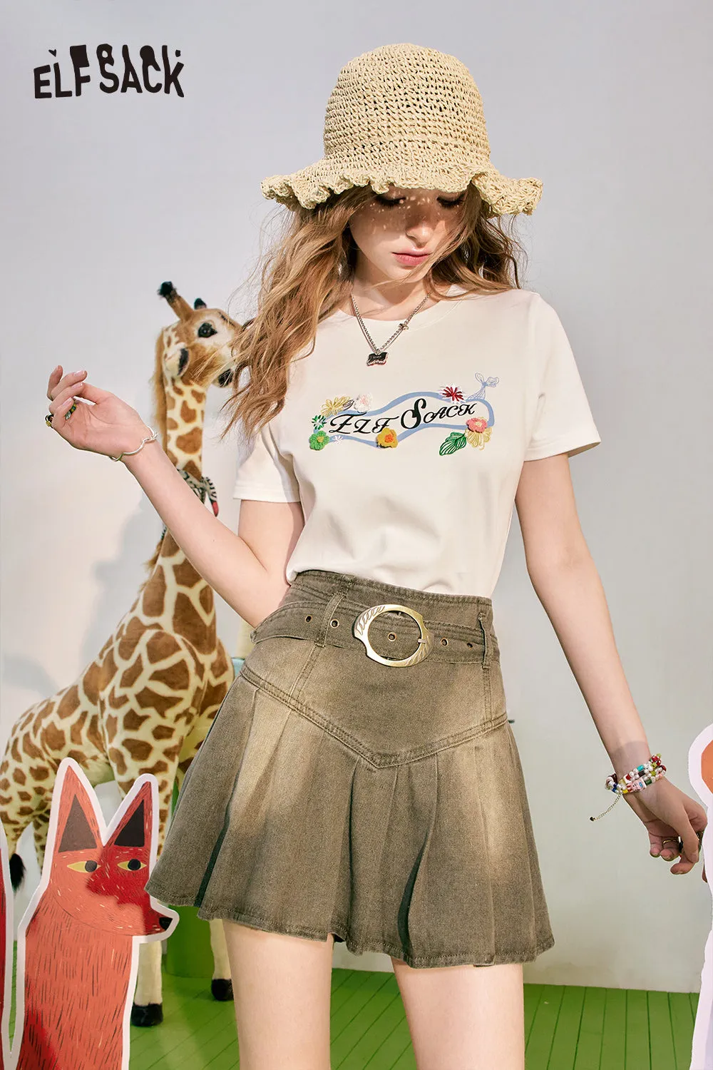 ELFSACK 2024 Summer New 3D Hooked Flower White Short sleeved T-shirt Women's Shoulder Slim Fit Top