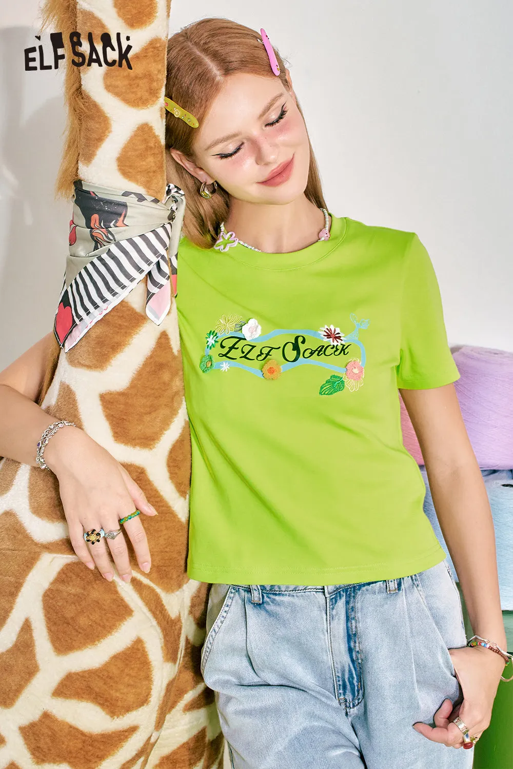 ELFSACK 2024 Summer New 3D Hooked Flower White Short sleeved T-shirt Women's Shoulder Slim Fit Top
