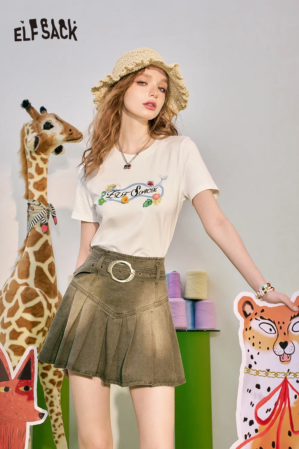 ELFSACK 2024 Summer New 3D Hooked Flower White Short sleeved T-shirt Women's Shoulder Slim Fit Top