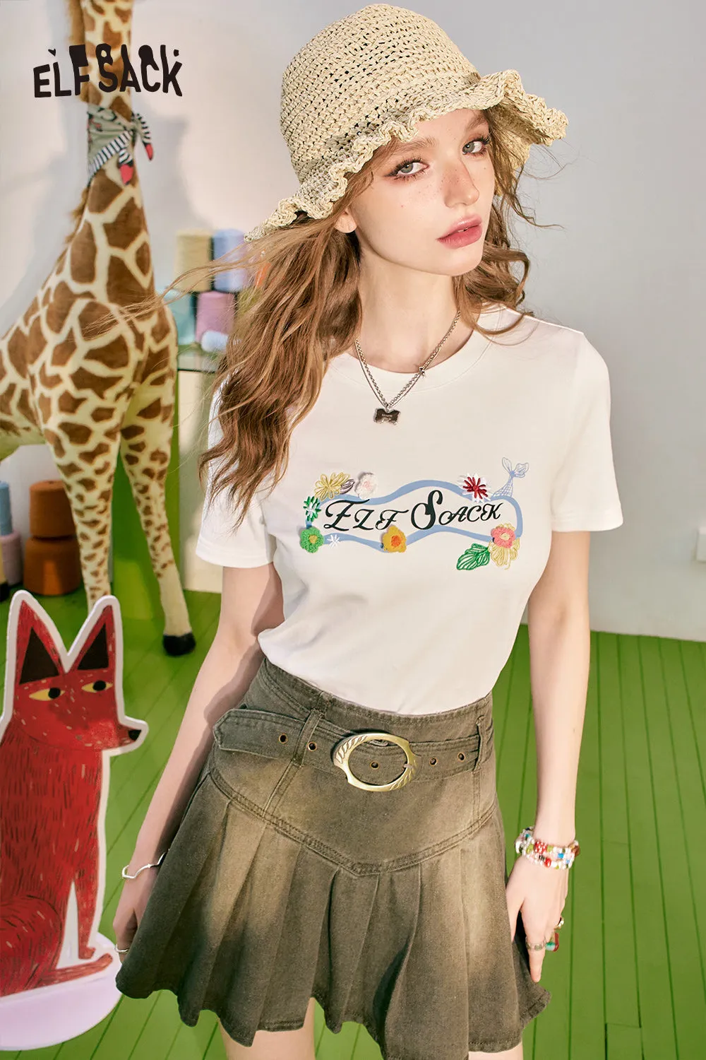 ELFSACK 2024 Summer New 3D Hooked Flower White Short sleeved T-shirt Women's Shoulder Slim Fit Top