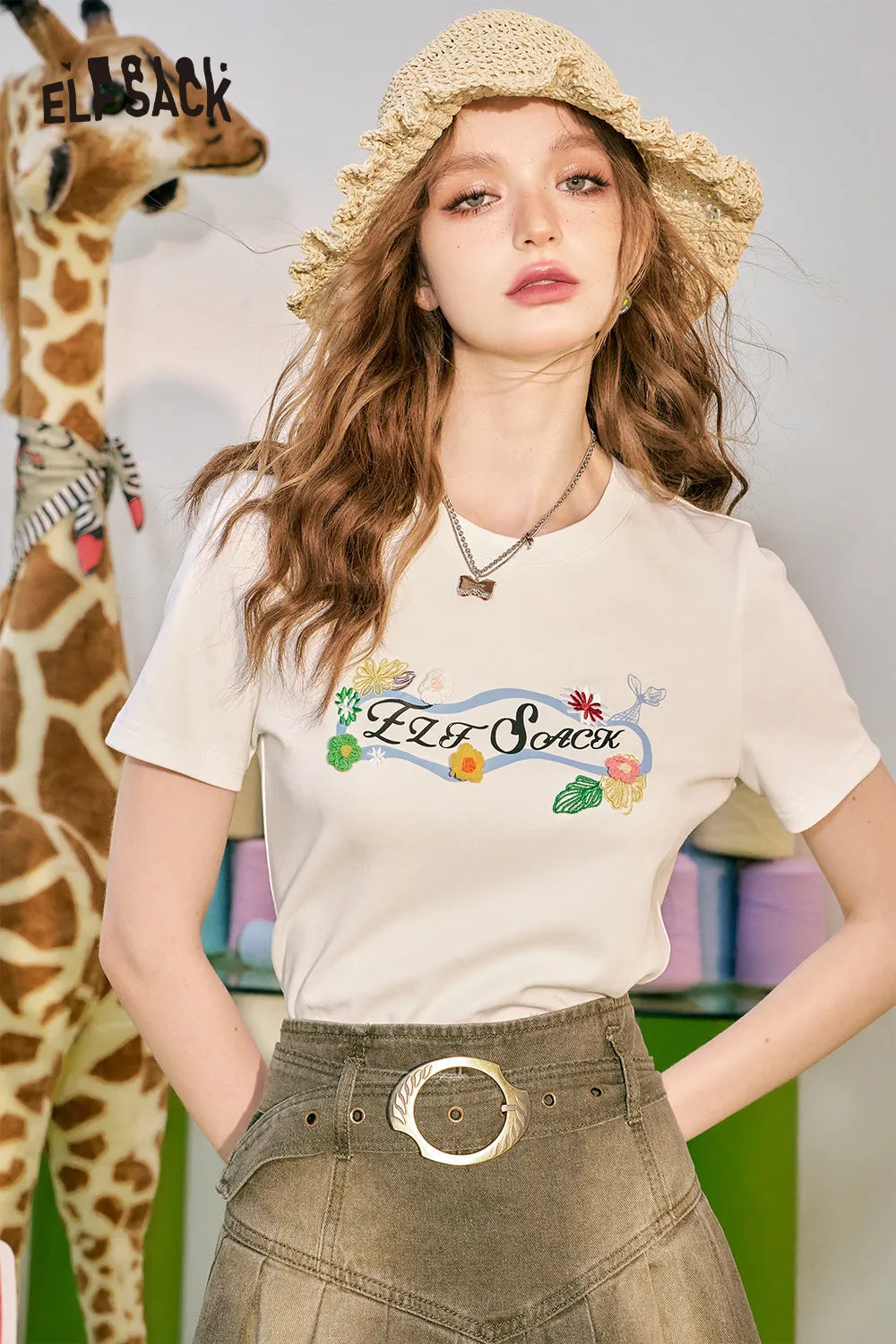 ELFSACK 2024 Summer New 3D Hooked Flower White Short sleeved T-shirt Women's Shoulder Slim Fit Top
