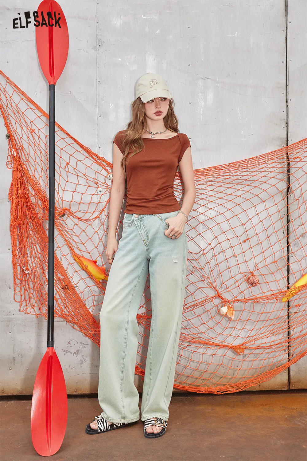 ELFSACK 2024 Summer New Arrivals Slim fit small fly sleeve t-shirt for women with a minimalist and breathable knitted top design