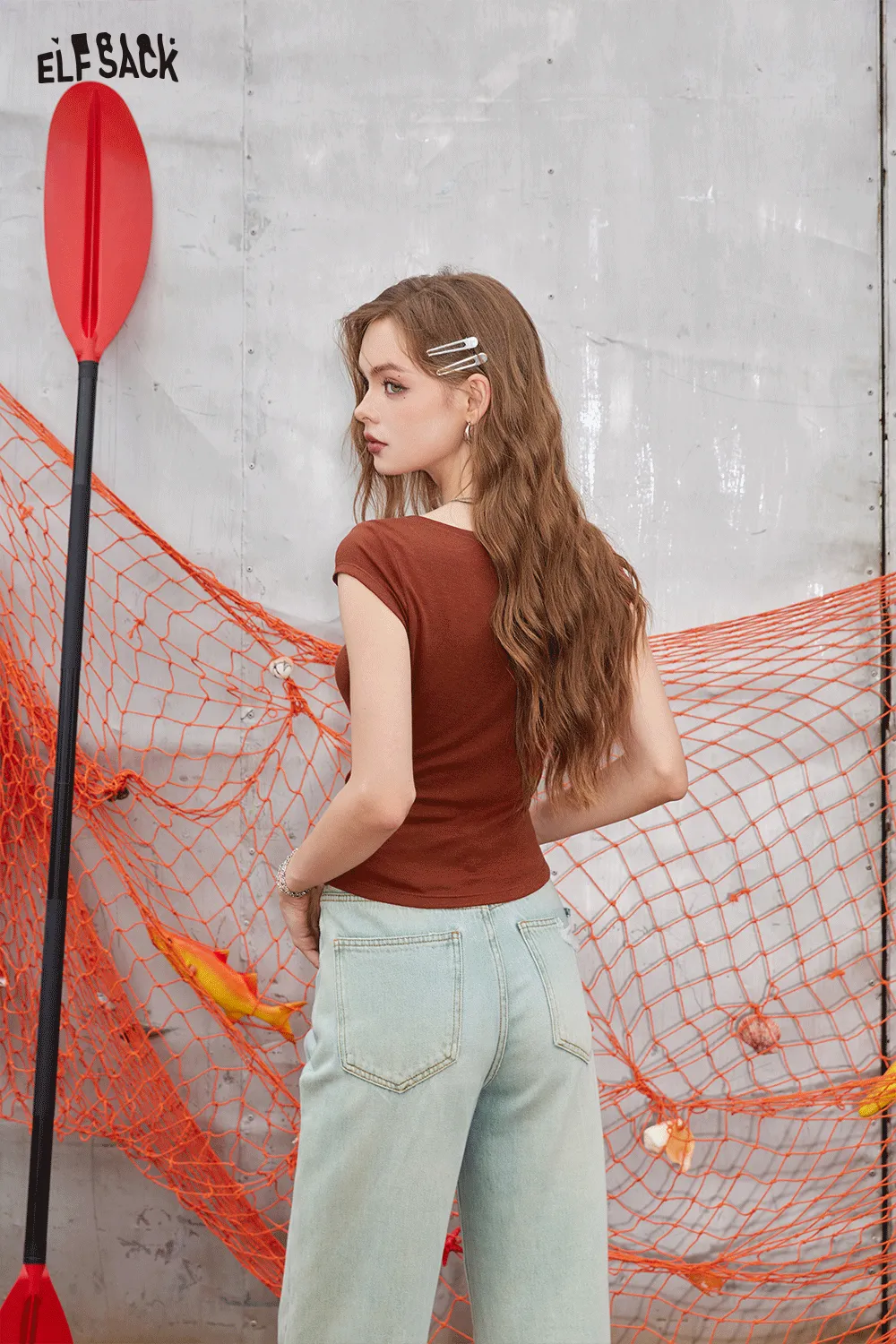 ELFSACK 2024 Summer New Arrivals Slim fit small fly sleeve t-shirt for women with a minimalist and breathable knitted top design