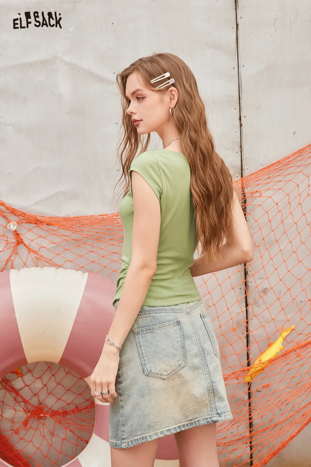 ELFSACK 2024 Summer New Arrivals Slim fit small fly sleeve t-shirt for women with a minimalist and breathable knitted top design