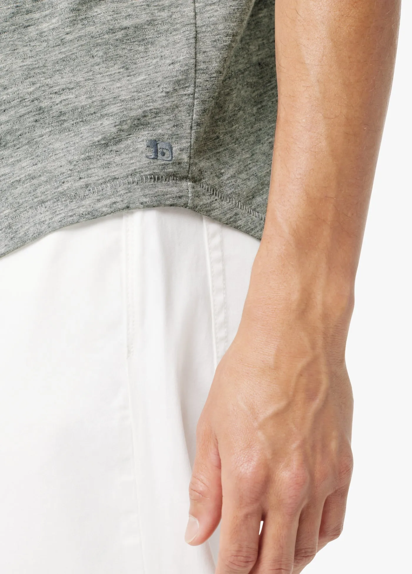 ESSENTIAL CURVED HEM SLUB TEE