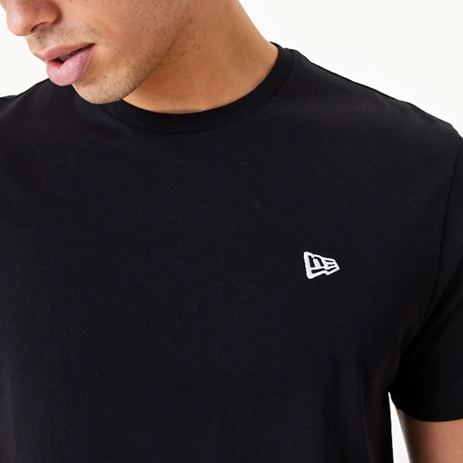 New Era Mens Essentials Short Sleeve T-Shirt - Black