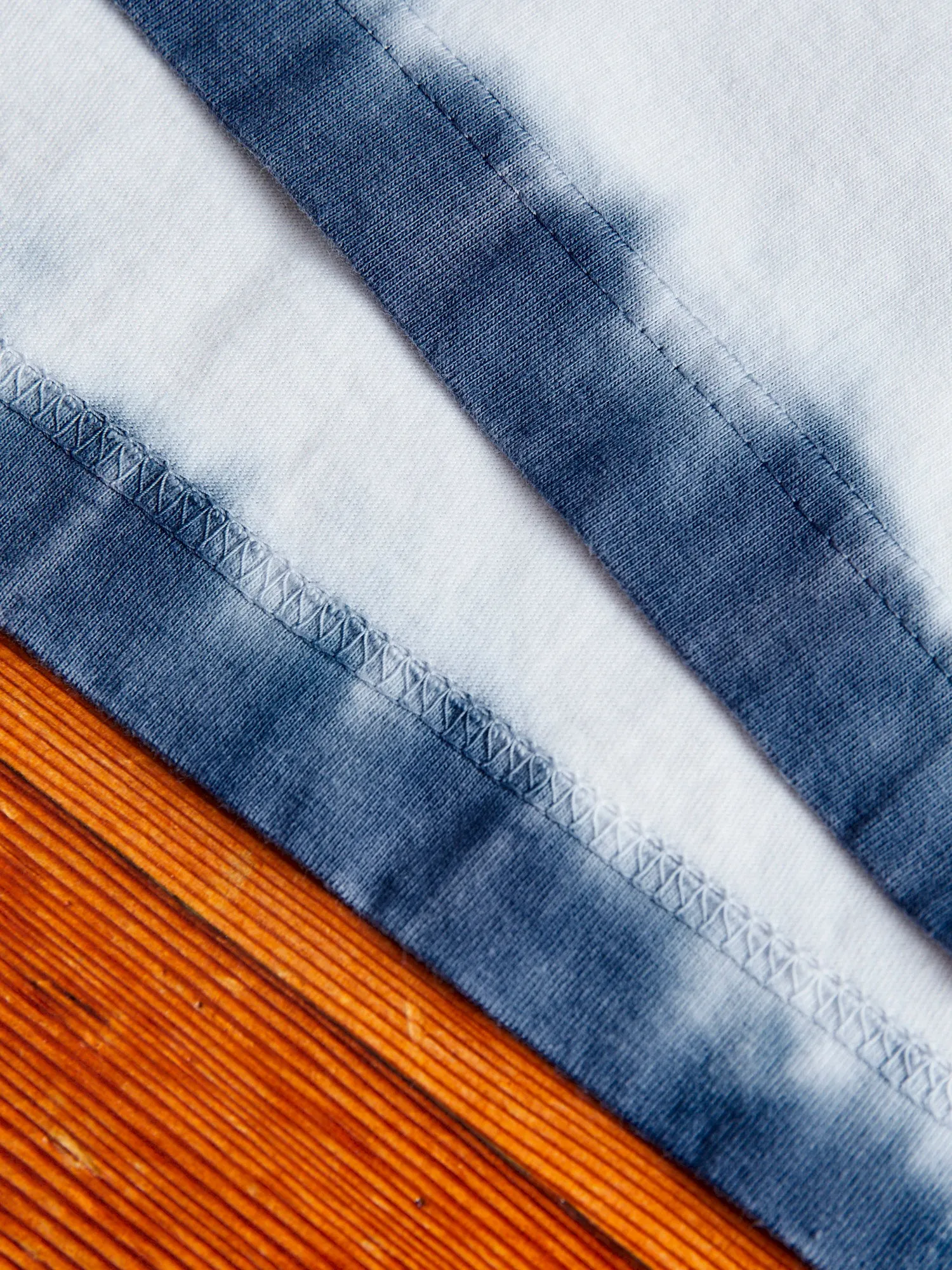 Stratum Tie-Dye Border T-Shirt in Navy